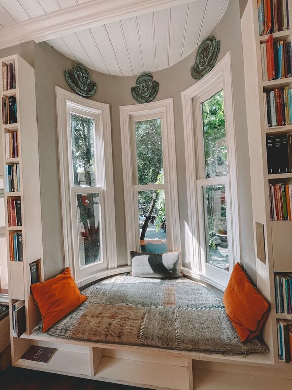 How to Create a Cozy and Inviting Reading Nook at Home